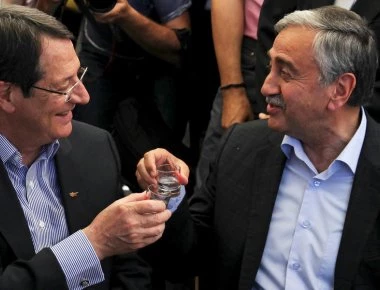Ο Ν.Αναστασιάδης προωθεί την «λύση» της «χαλαρής ομοσπονδίας» - Μ.Ακινζτί: «Είμαι ικανοποιημένος»